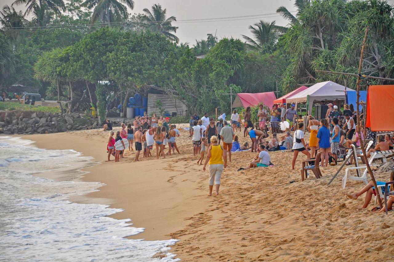 Surfers Paradise Weligama Buitenkant foto