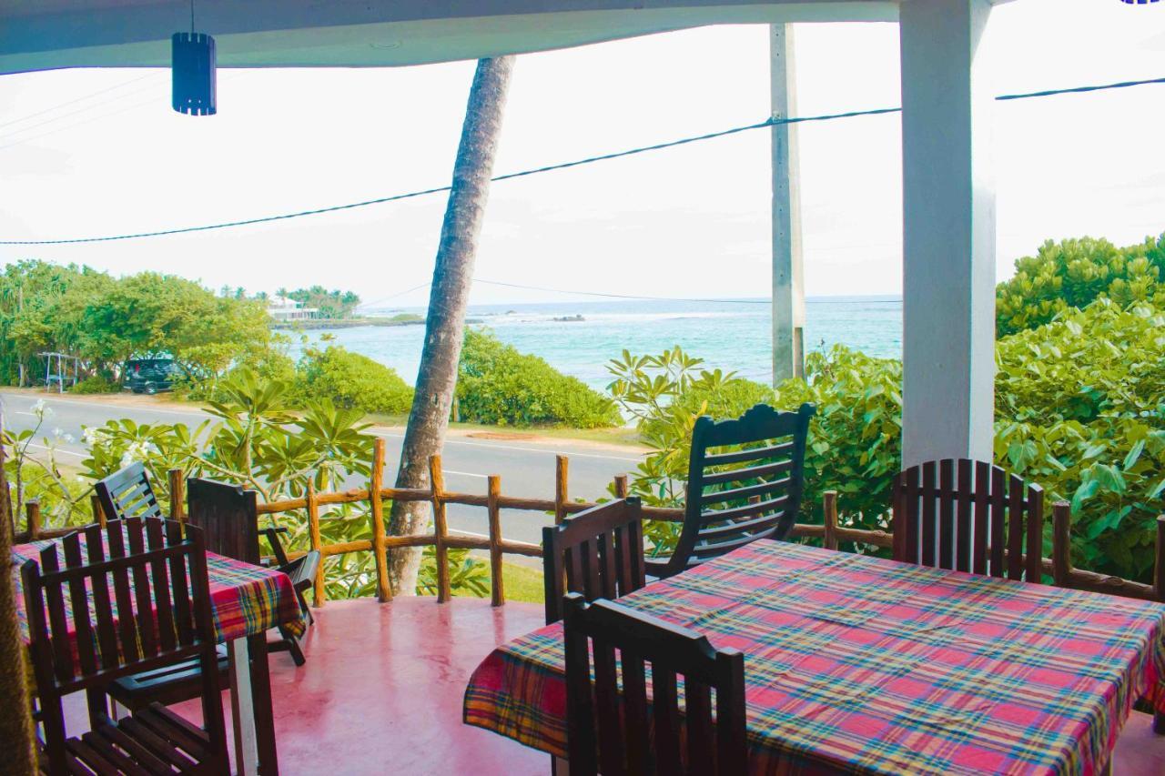 Surfers Paradise Weligama Buitenkant foto