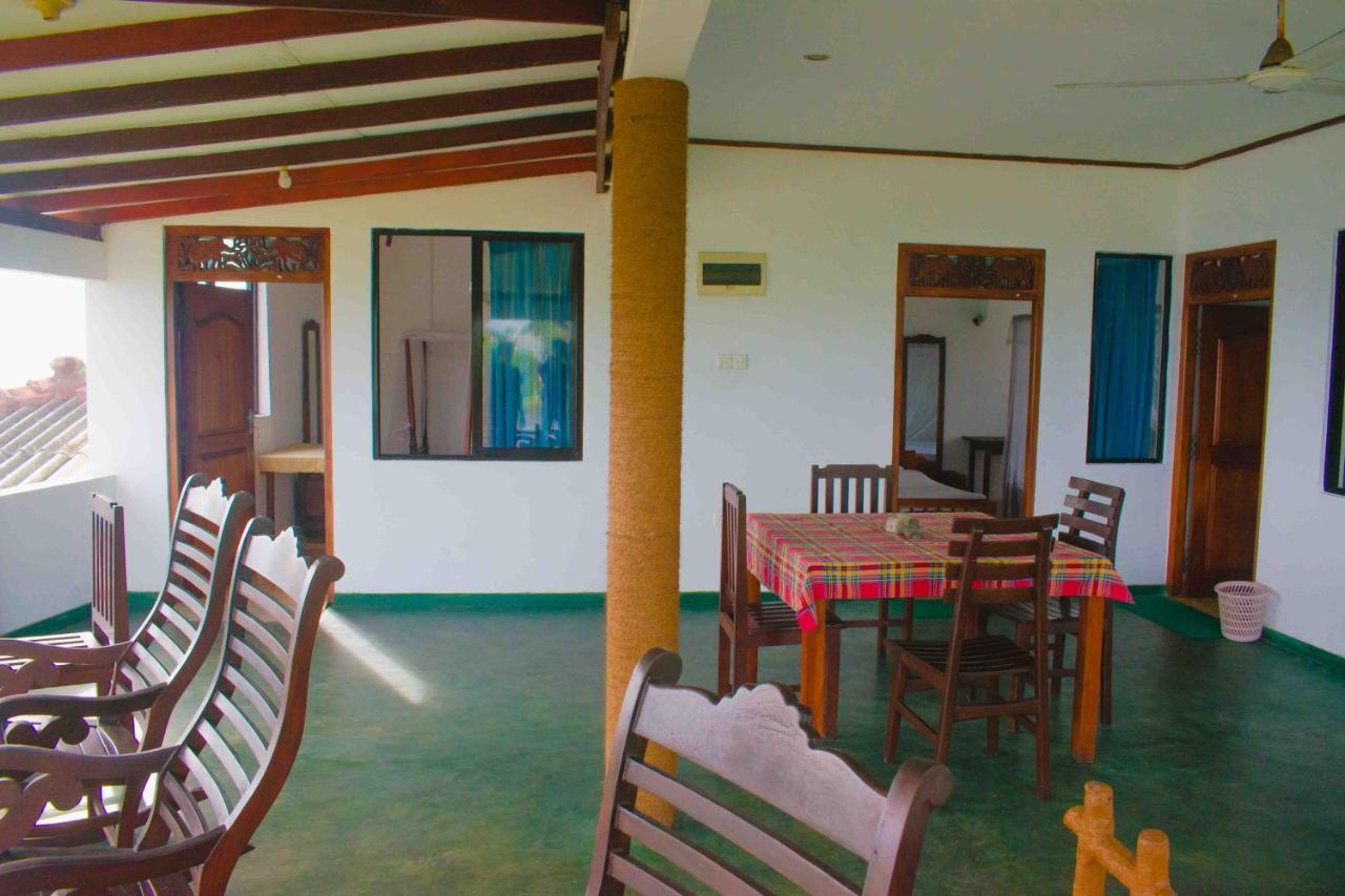 Surfers Paradise Weligama Buitenkant foto