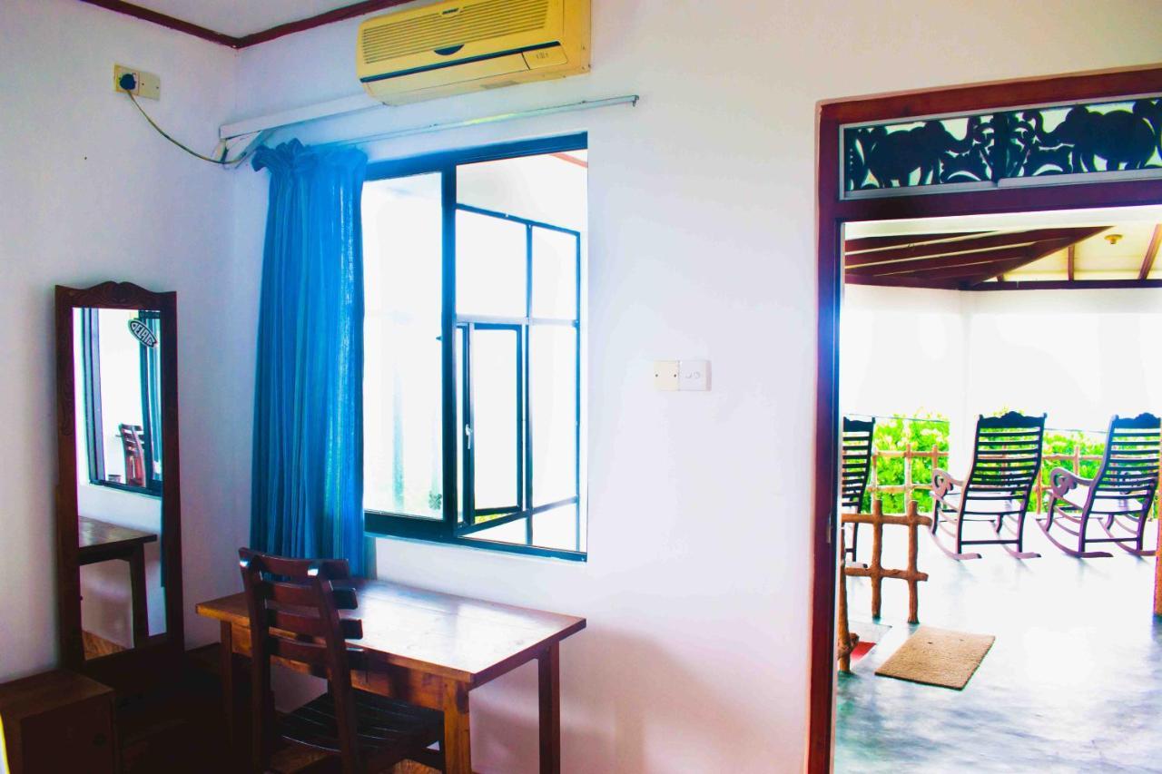 Surfers Paradise Weligama Buitenkant foto